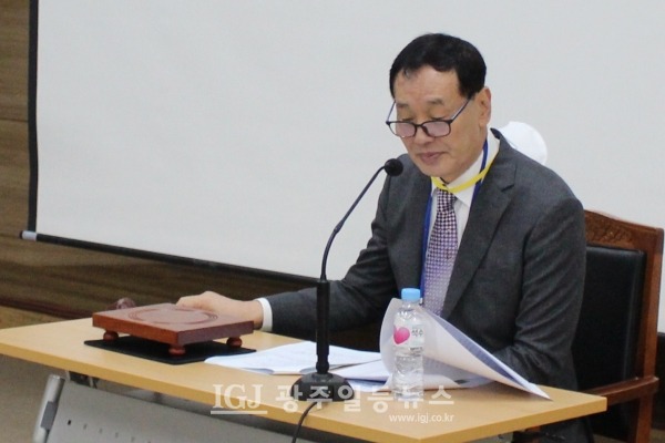 임곡초중학교 총동문회 김태수 회장이 2022년도 제2차 이사회의를 주재하고 있다.