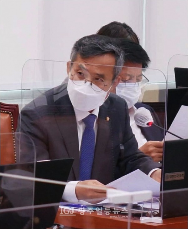 국회 농림축산식품해양수산위원회에서 질의를 하는 김승남 의원. (자료 사진)