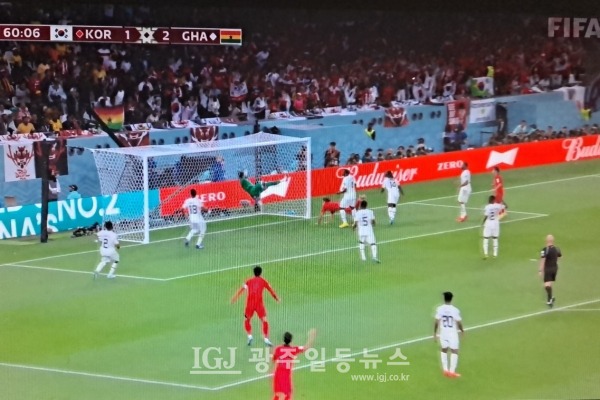 [카타르 월드컵] 한국과 가나와의 경기에서 조규성 선수가 멀티 골을 성공시키면서 동점을 만드는 순간. (사진 : 카타르 월드컵 홈페이지 갈무리)